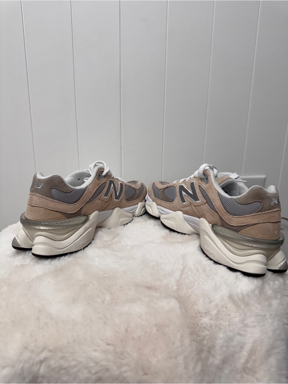 New Balance Women's Beige and Light Gray Retro Runner Sneakers - Picture 4 of 8